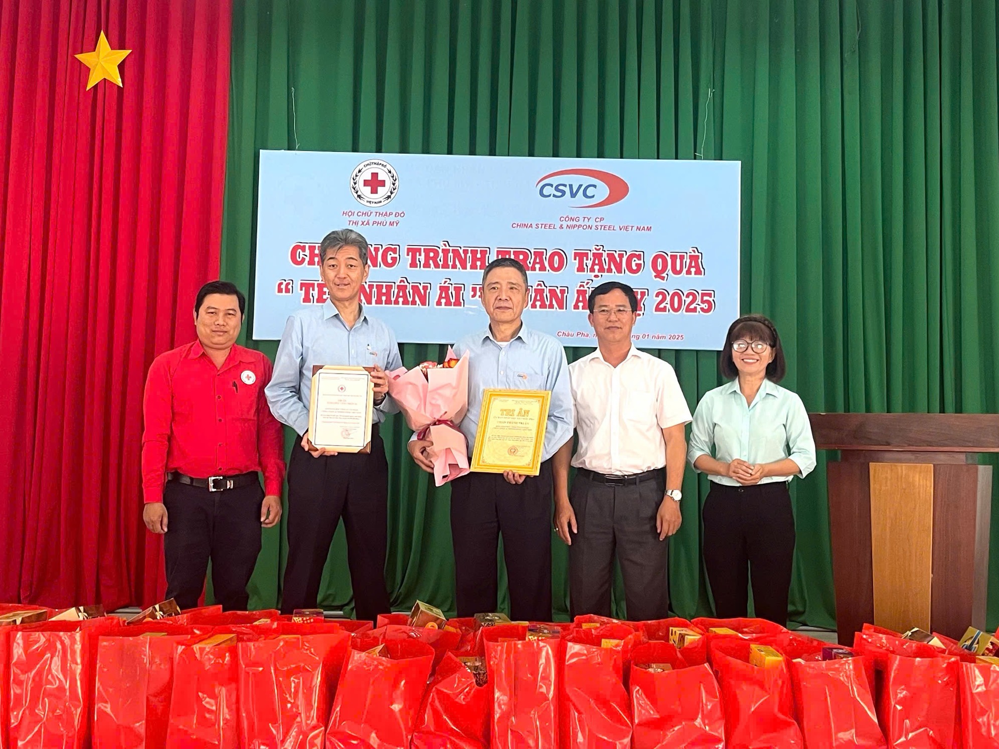 CSVC Spreads Warmth in Lunar New Year 2025: Over 90 Tet Gift Packages Given to Underprivileged Families in Chau Pha commune, Phu My town.