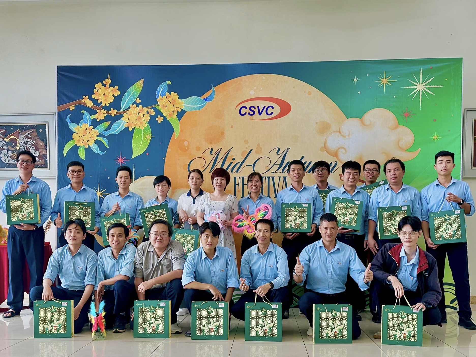 CSVC PRESENTS MID-AUTUMN FESTIVAL GIFTS, SENDING WISHES OF REUNION TO ALL EMPLOYEES
